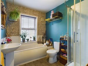 Family Bathroom- click for photo gallery